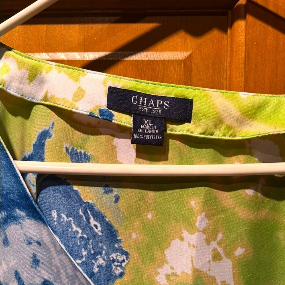 V-Neck Blouse 🍎 - Picture 5 of 5